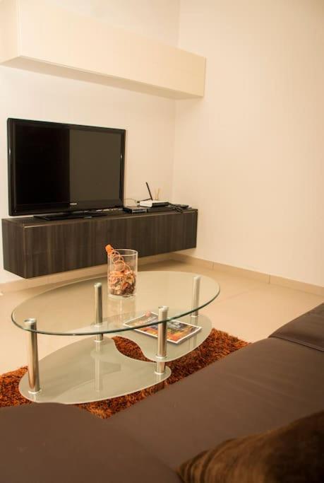 Sunny 2 Bedroom, 2 Bathrooms, Seaside Apt. Sliema Dış mekan fotoğraf