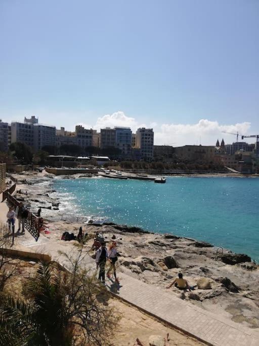 Sunny 2 Bedroom, 2 Bathrooms, Seaside Apt. Sliema Dış mekan fotoğraf