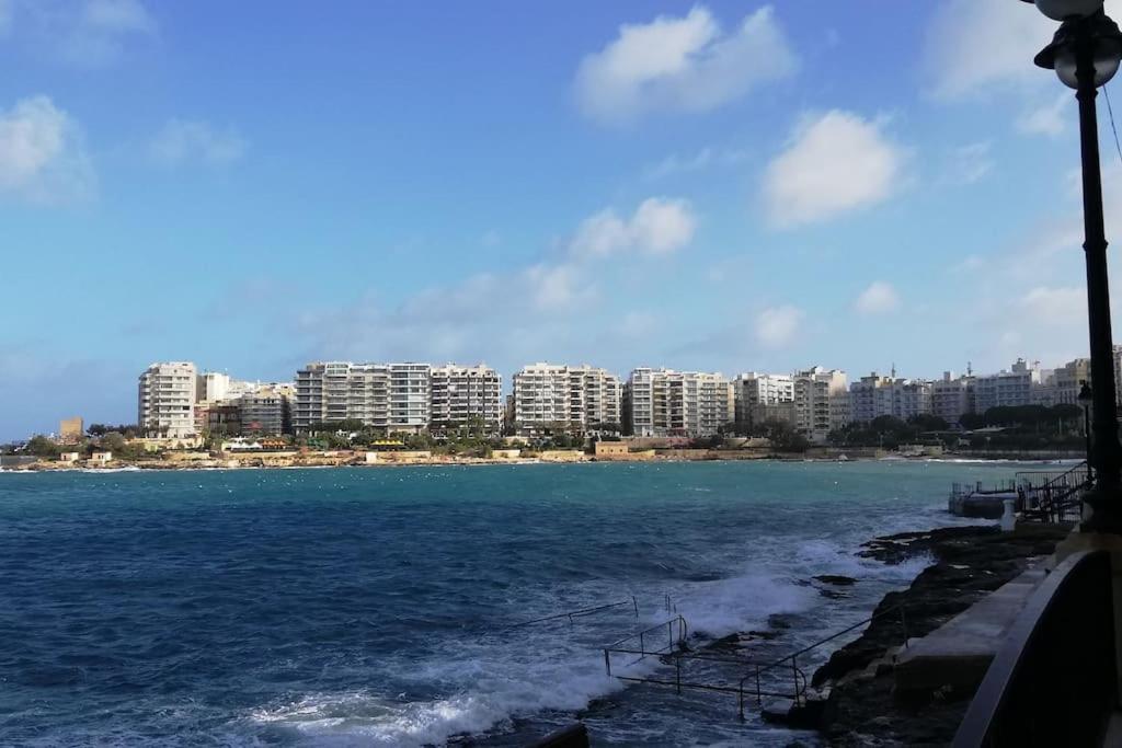 Sunny 2 Bedroom, 2 Bathrooms, Seaside Apt. Sliema Dış mekan fotoğraf