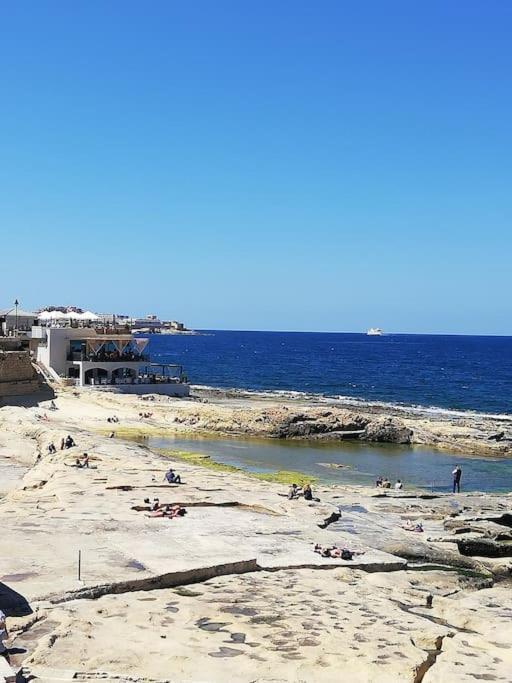 Sunny 2 Bedroom, 2 Bathrooms, Seaside Apt. Sliema Dış mekan fotoğraf