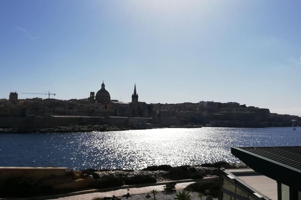 Sunny 2 Bedroom, 2 Bathrooms, Seaside Apt. Sliema Dış mekan fotoğraf